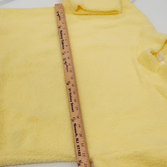 GAP Women’s YELLOW Sherpa Pullover Mockneck Medium NWOT - Picture 4 of 15